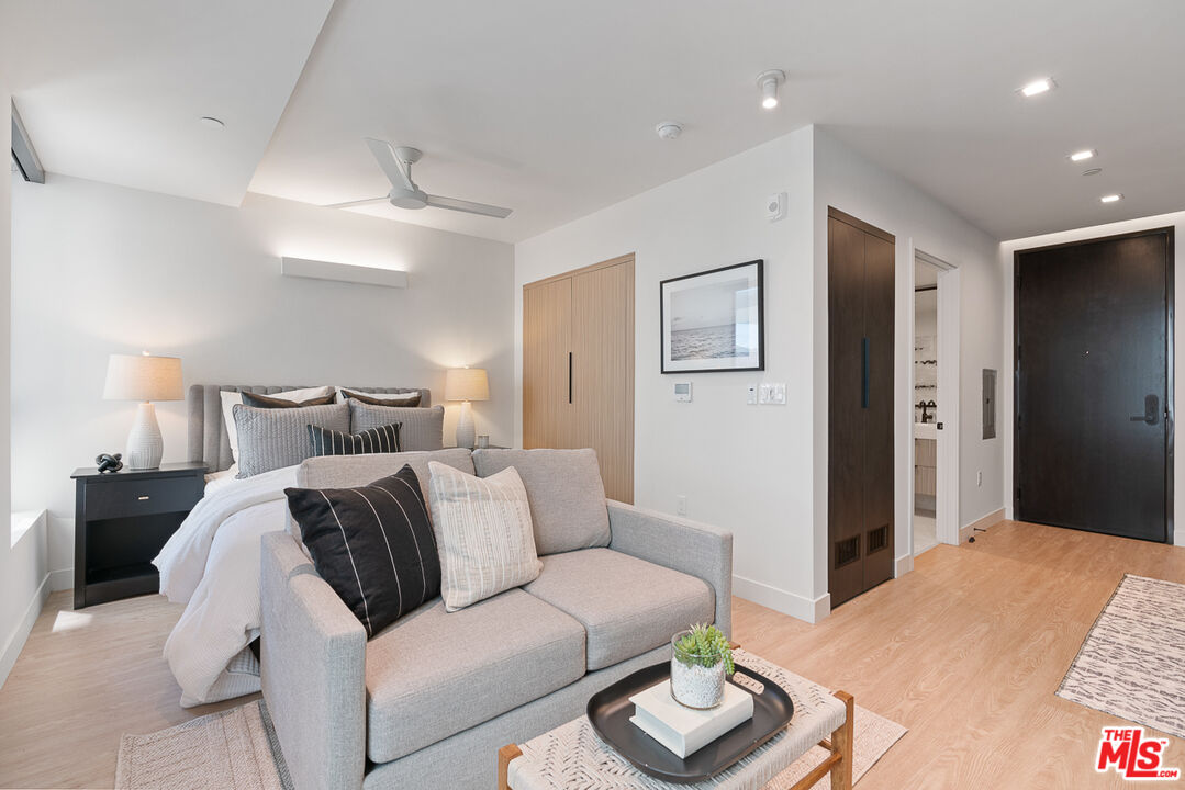 Los Angeles Condo: 3688 Overland Avenue