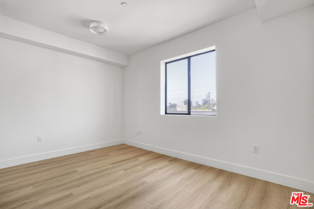 Los Angeles Condo: 1822 Overland Avenue