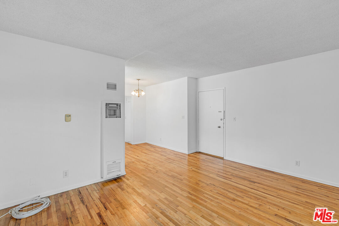 Los Angeles Condo: 1627 South Bundy Drive