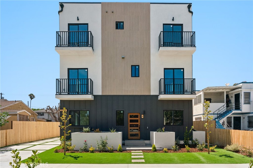 Los Angeles Condo: 2637 South Garth Avenue