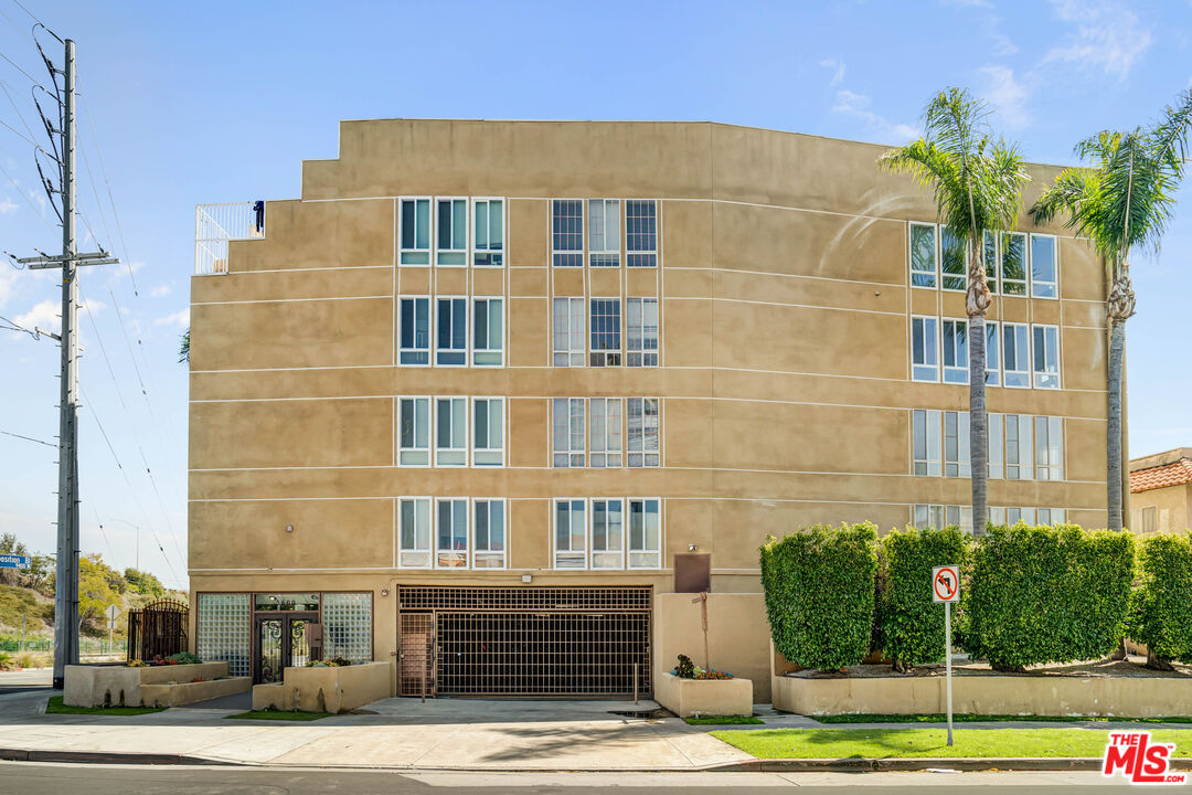 Los Angeles Condo: 3600 Bagley Avenue
