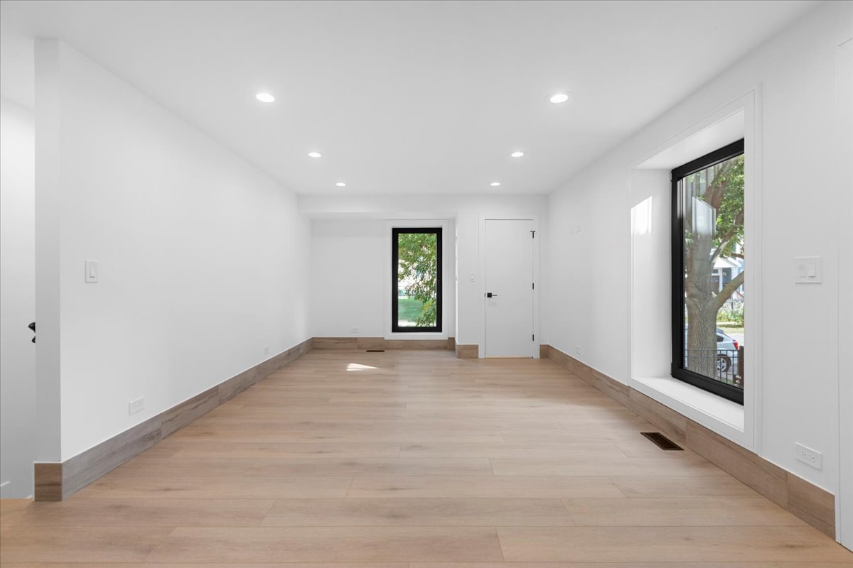 Chicago Condo: 2023 N. Drake Ave