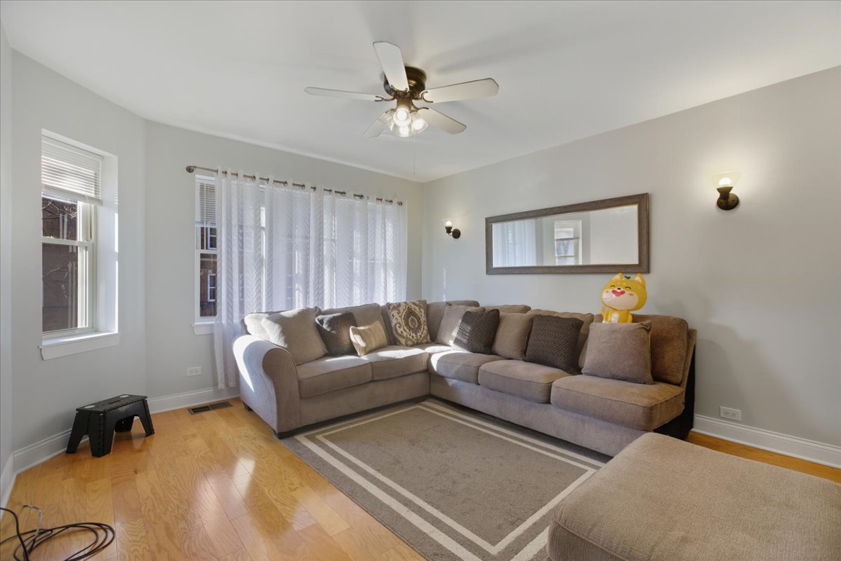 Chicago Condo: 4055 N Spaulding,