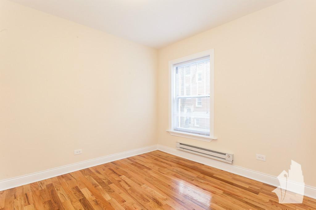 Chicago Condo: 947 W Cornelia Ave