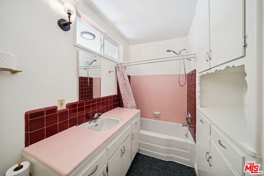 Valley Village Condo: 5319 Vantage Avenue