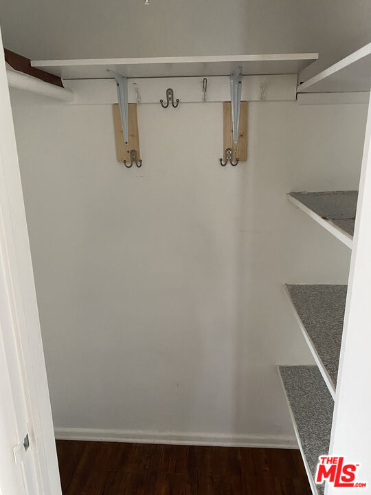 Los Angeles Condo: 1020 South Wooster Street