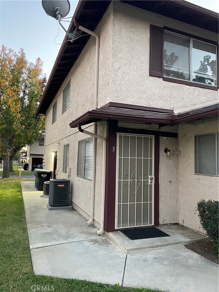 Azusa Condo: 1150 West Calle De Las Estrellas