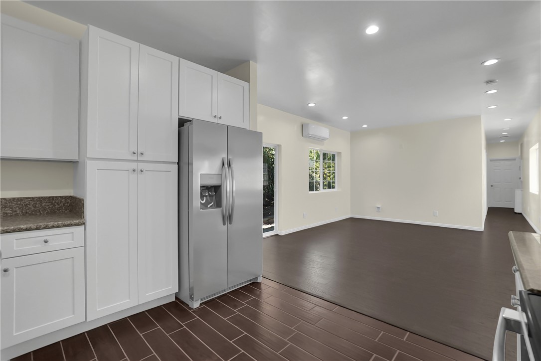 West Hills Condo: 23393 Schoolcraft Street