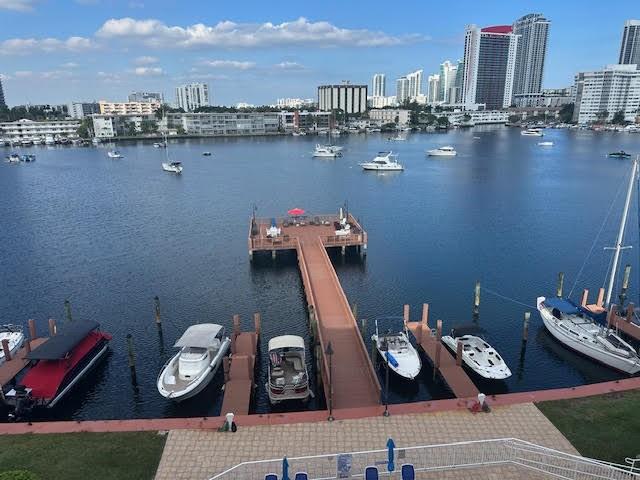 Hallandale Beach Condo: 400 Golden Isles Drive