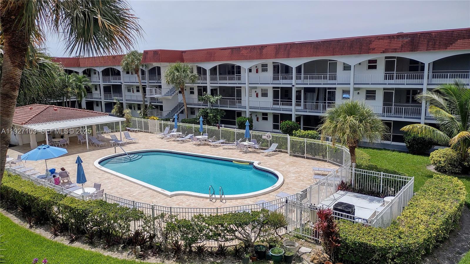 Hallandale Beach Condo: 501 Blue Heron Drive