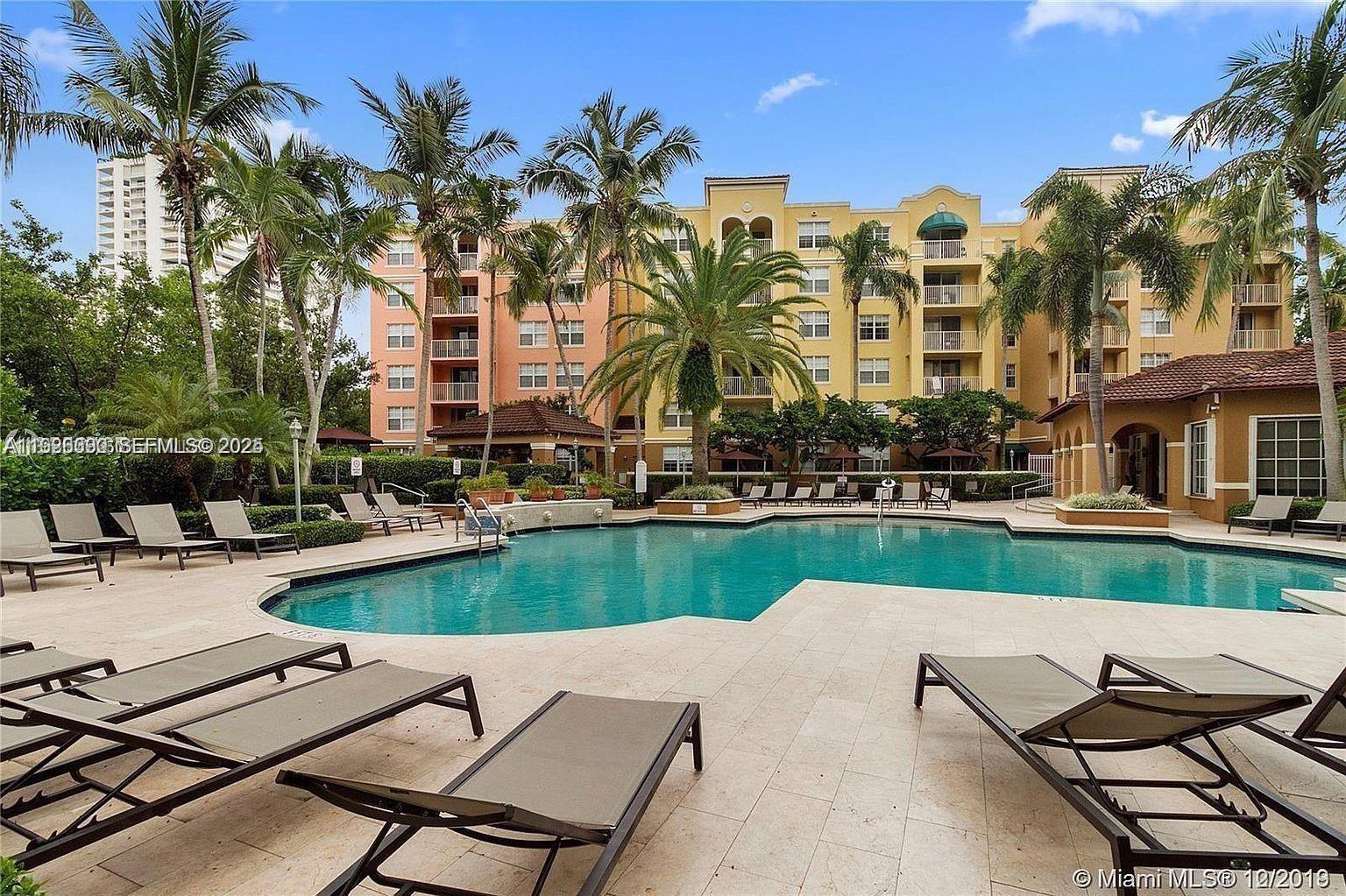 Aventura Condo: 19655 East Country Club Drive