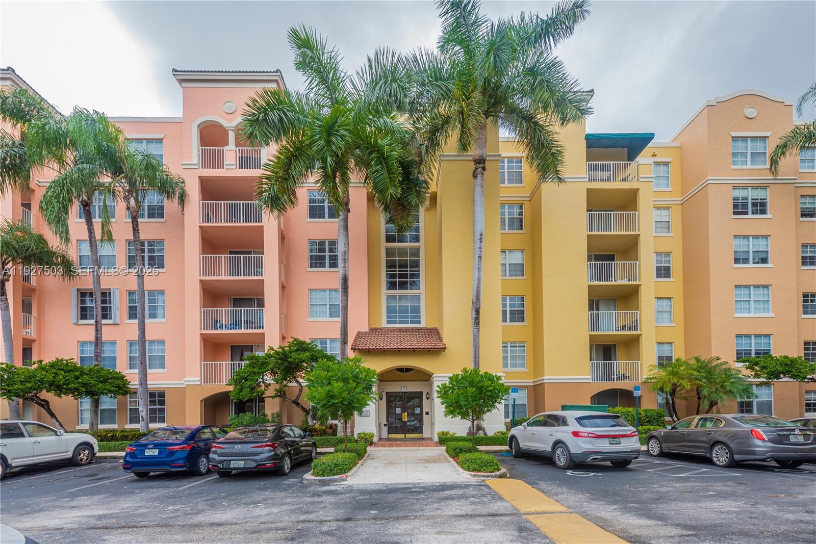Aventura Condo: 19601 East Country Club Drive