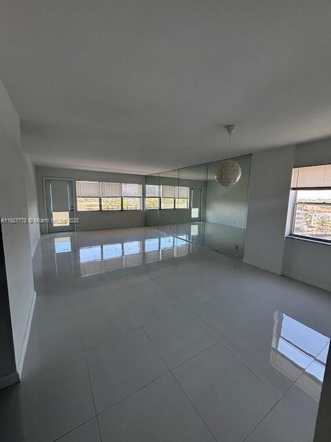 Hallandale Beach Condo: 401 Golden Isles Drive