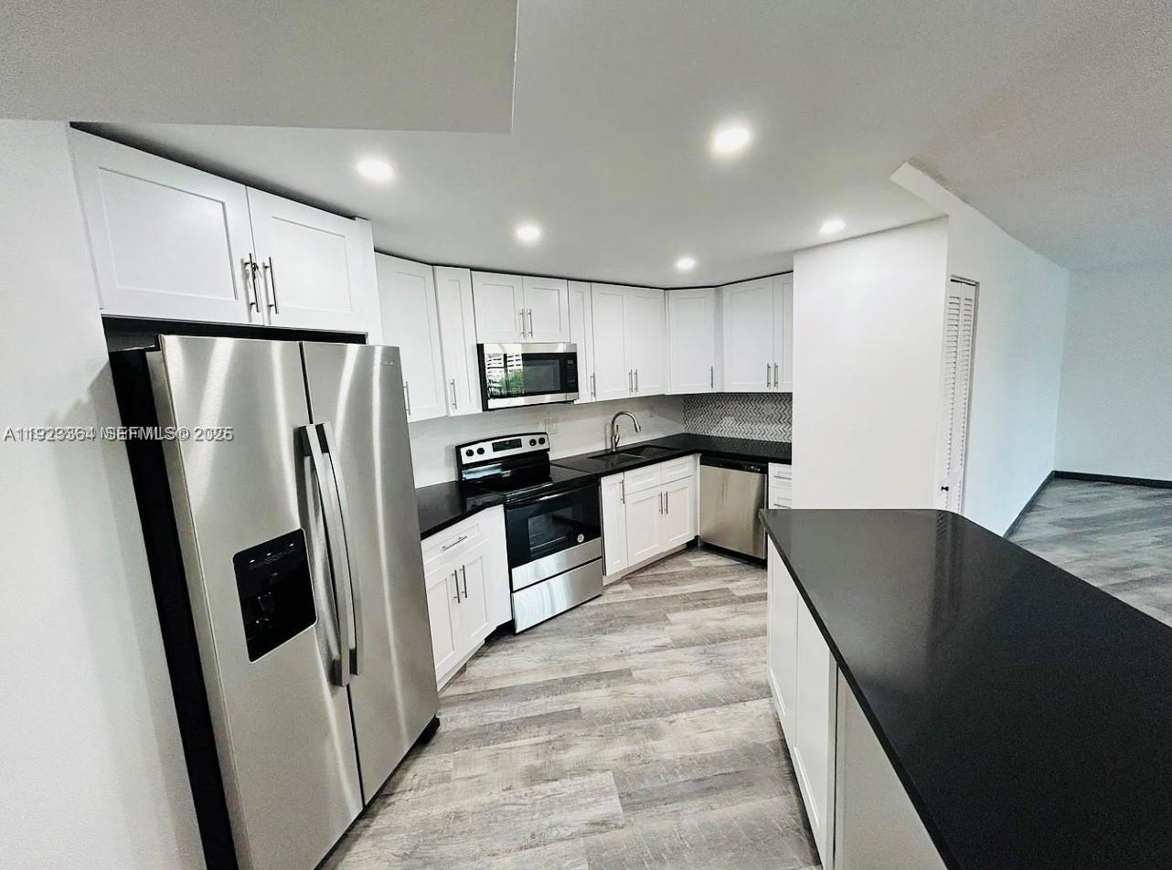 Hallandale Beach Condo: 800 Parkview Drive