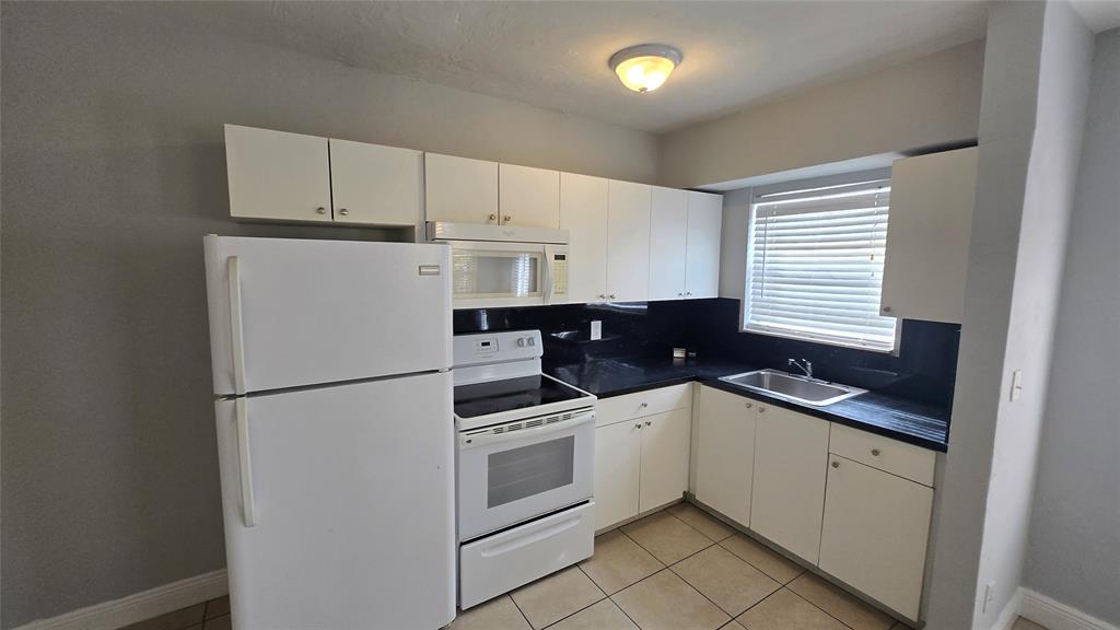 Hallandale Beach Condo: 1012 Northwest 2nd Avenue