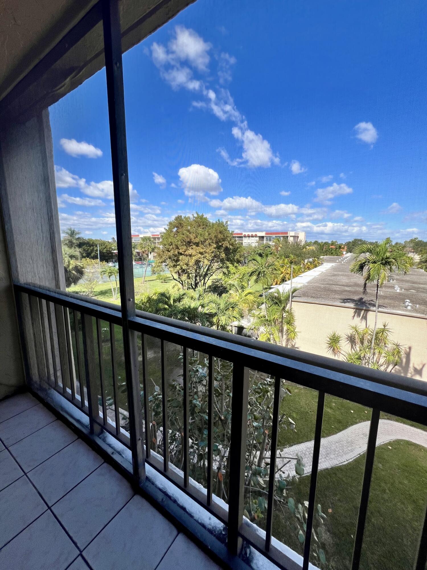 Hallandale Beach Condo: 2101 Atlantic Shores Boulevard