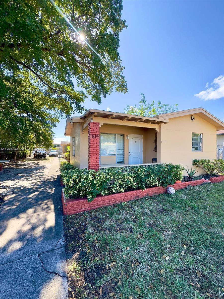 Hollywood Condo: 1814 Washington Street