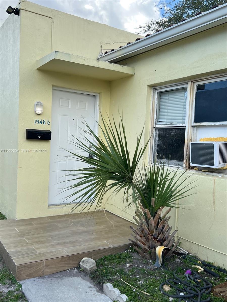 Hollywood Condo: 1948 Fillmore Street