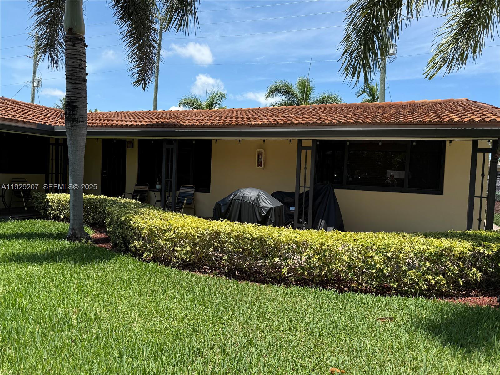 Hallandale Beach Condo: 811 Northeast 10th Street