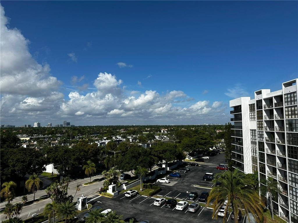 Hallandale Beach Condo: 800 Parkview Drive