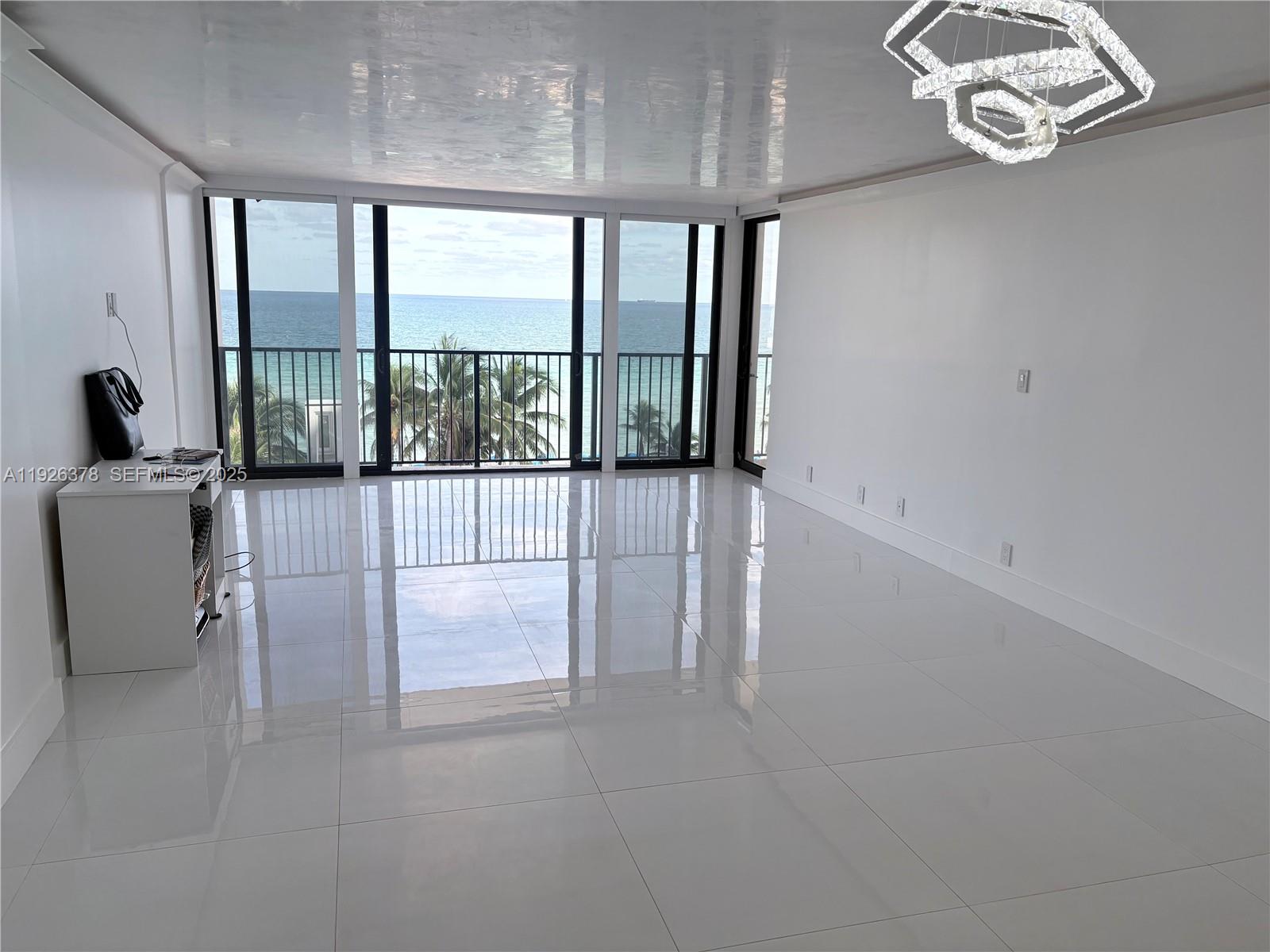 Hollywood Condo: 2201 South Ocean Drive