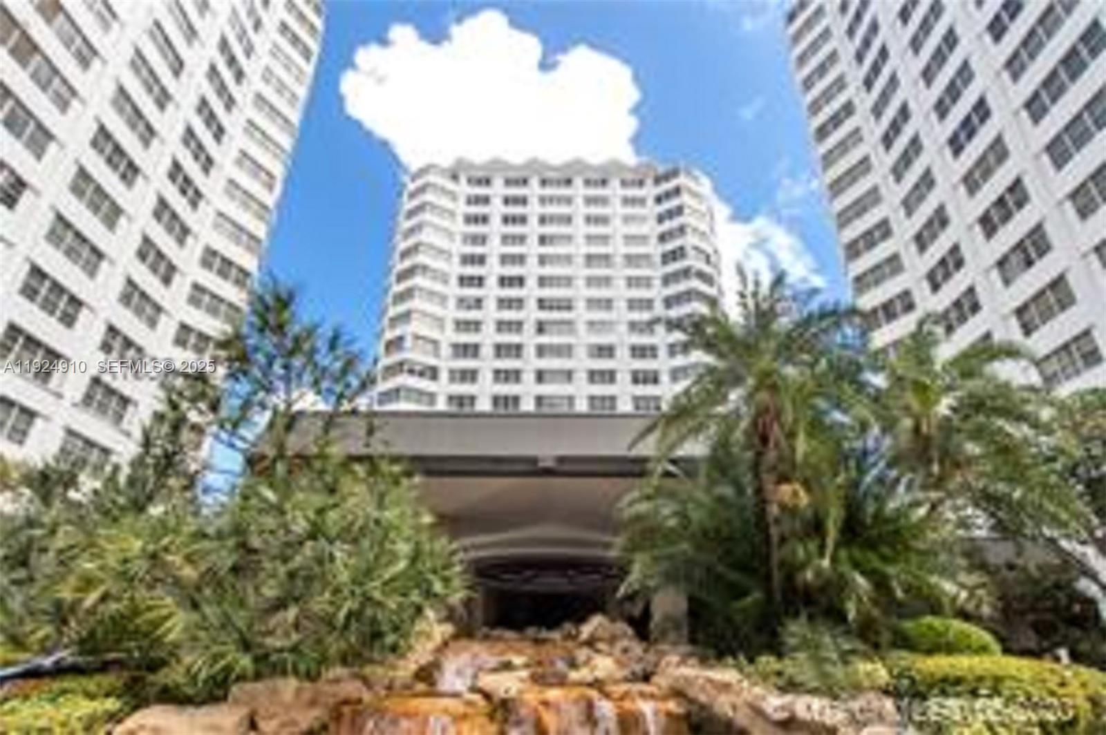 Miami Condo: 905 Brickell Bay Drive