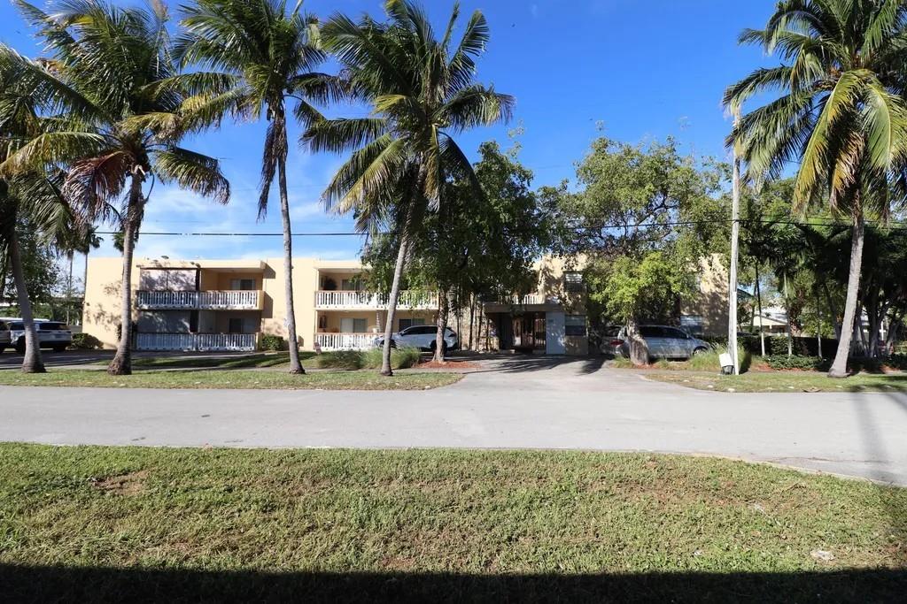 North Miami Beach Condo: 2031 Northeast 139th Street
