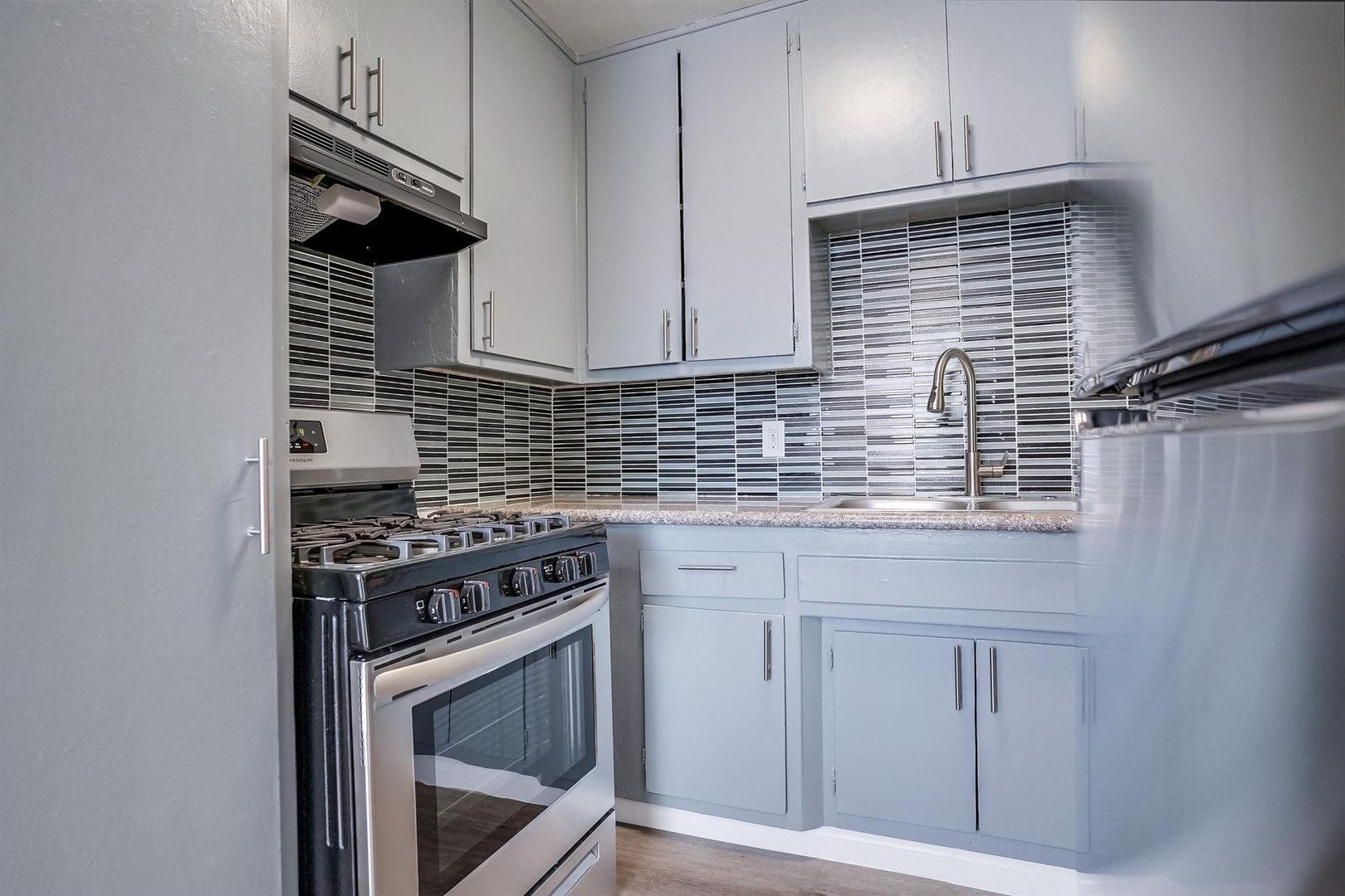 Los Angeles Condo: 6117 11th Ave