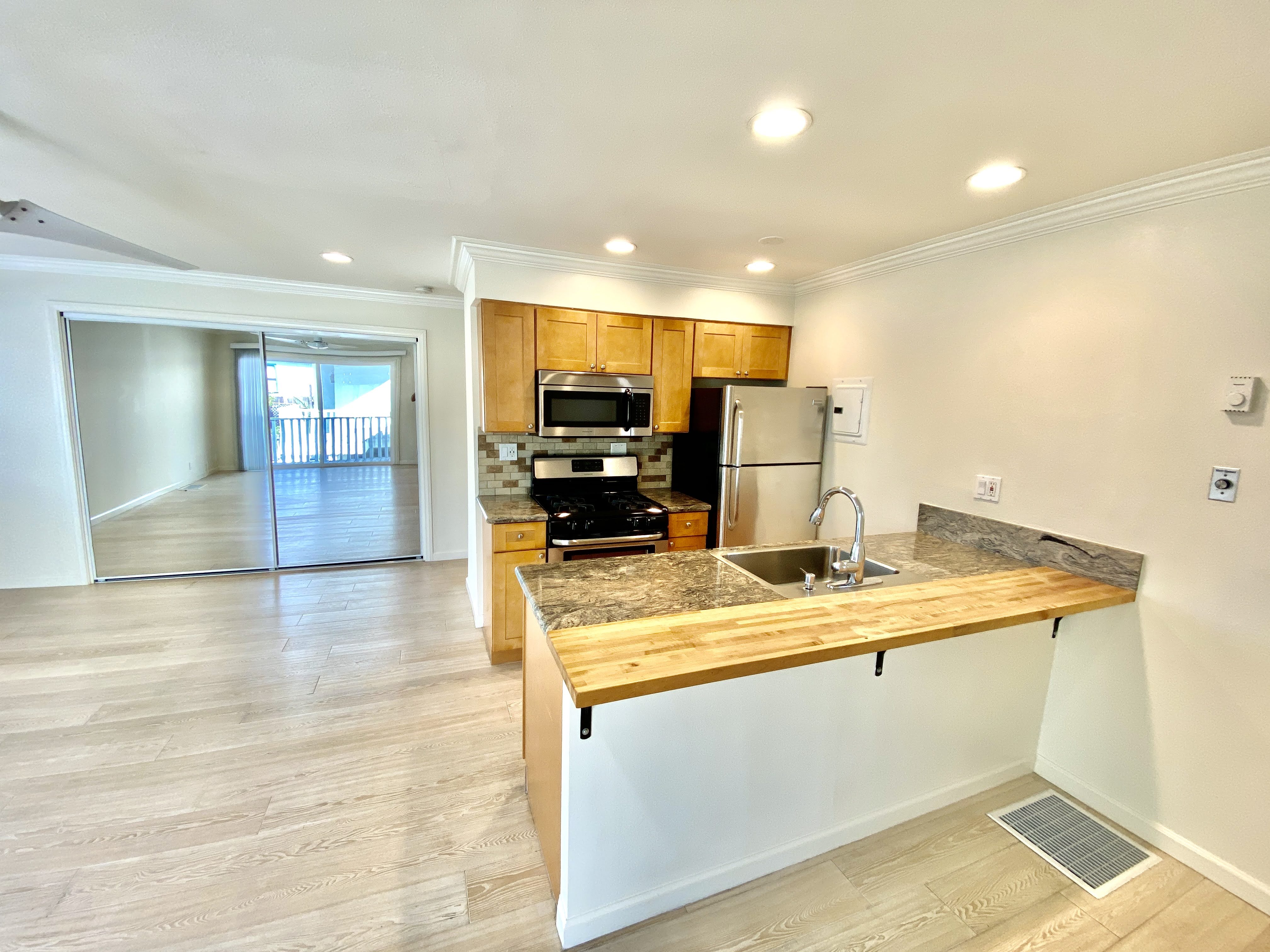 Hermosa Beach Condo: 838 Cypress Ave