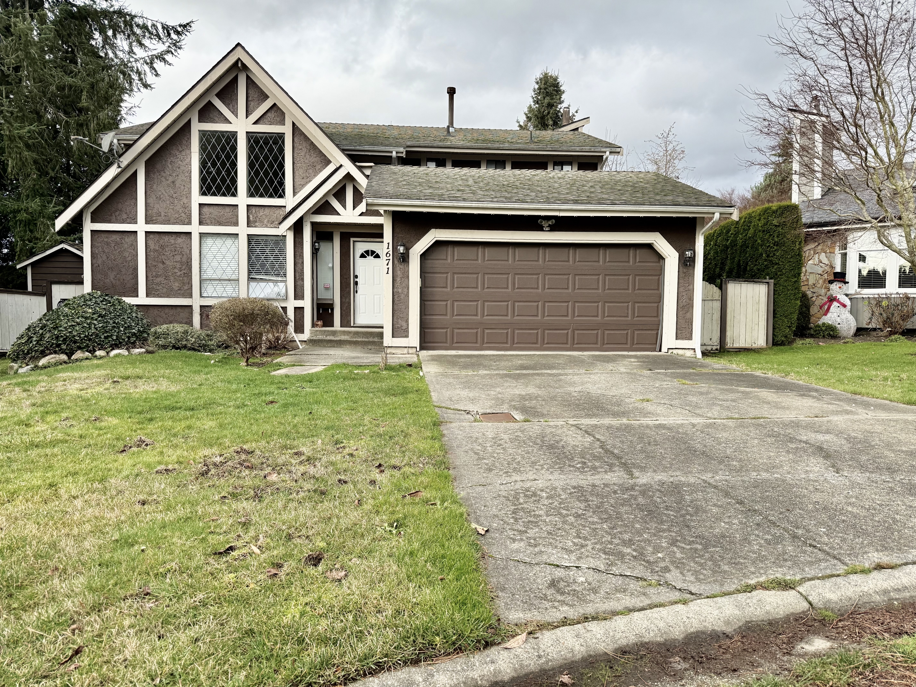 Abbotsford House: 123 Street - 1