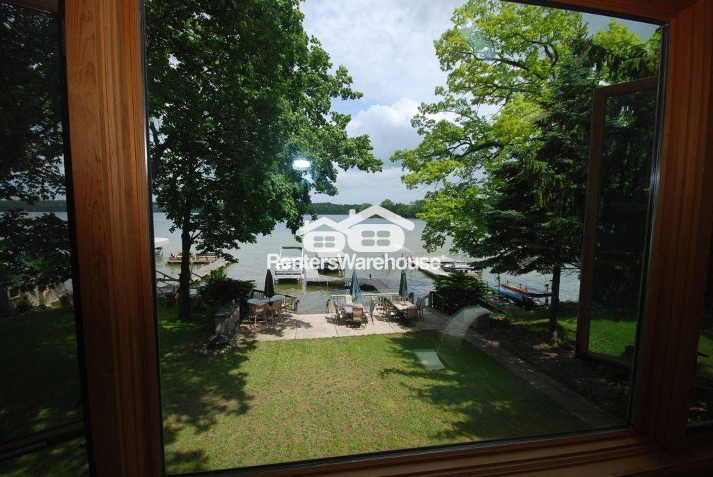 Oconomowoc House: 2310 N Lake Dr
