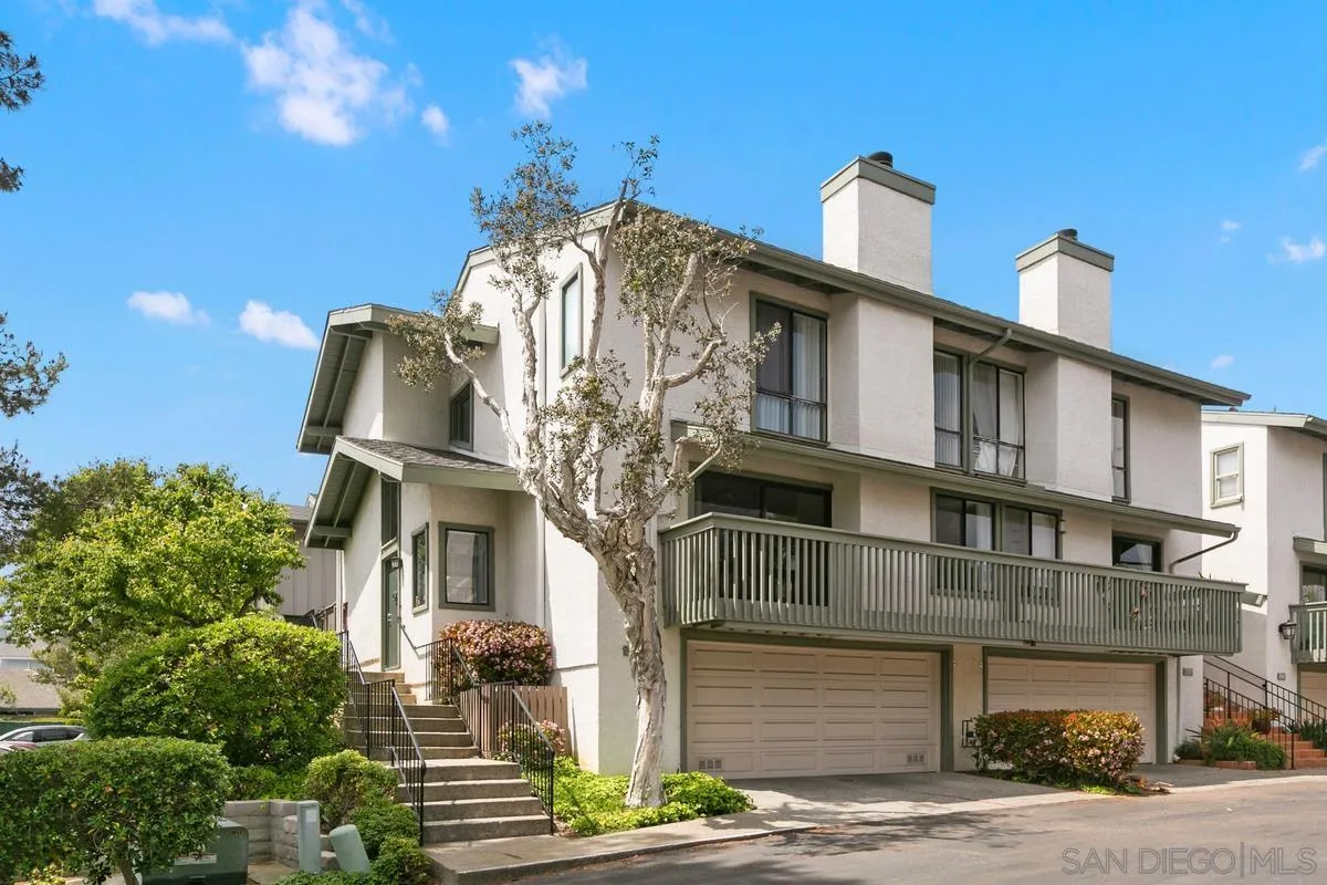 La Jolla Condo: 3338 Caminito Vasto