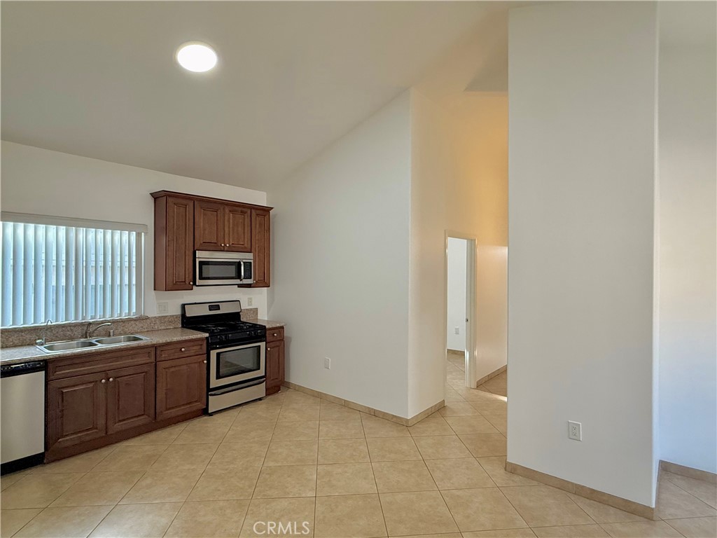 Van Nuys Condo: 6917 Woodman Avenue