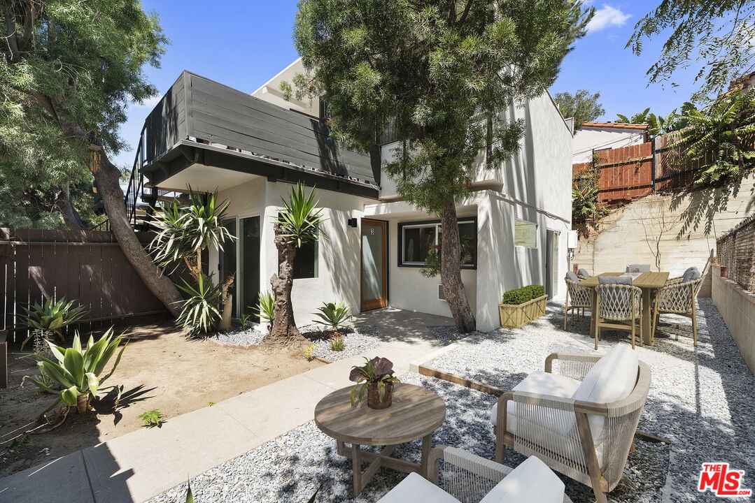 Los Angeles Condo: 2210 Echo Park Avenue