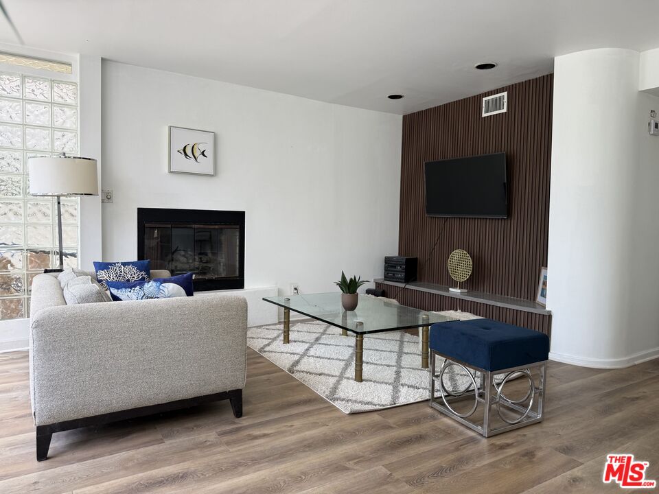 Venice Condo: 39 Westminster Avenue