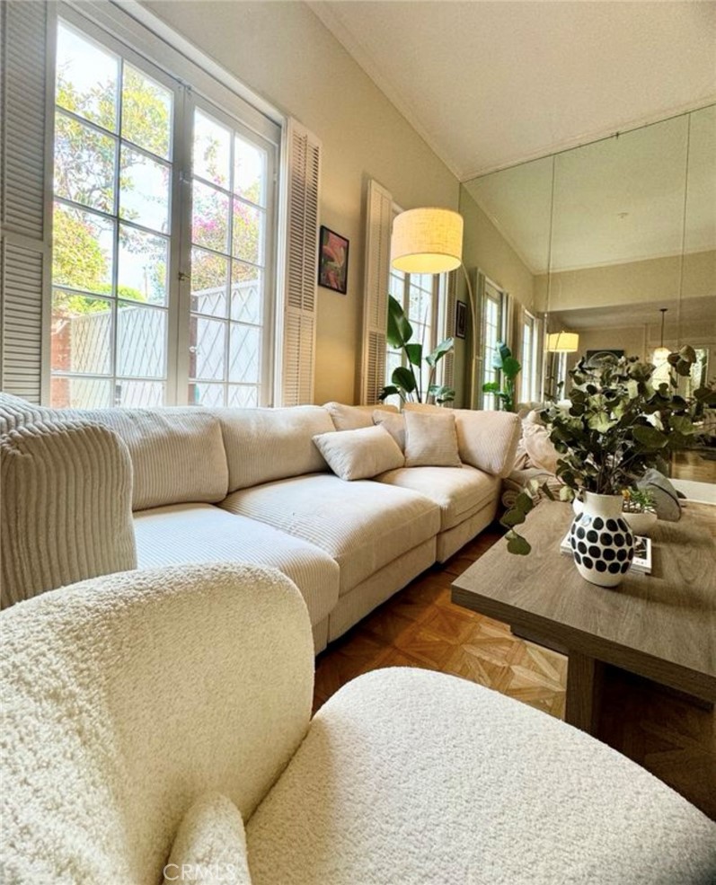 West Hollywood Condo: 8956 Norma Place