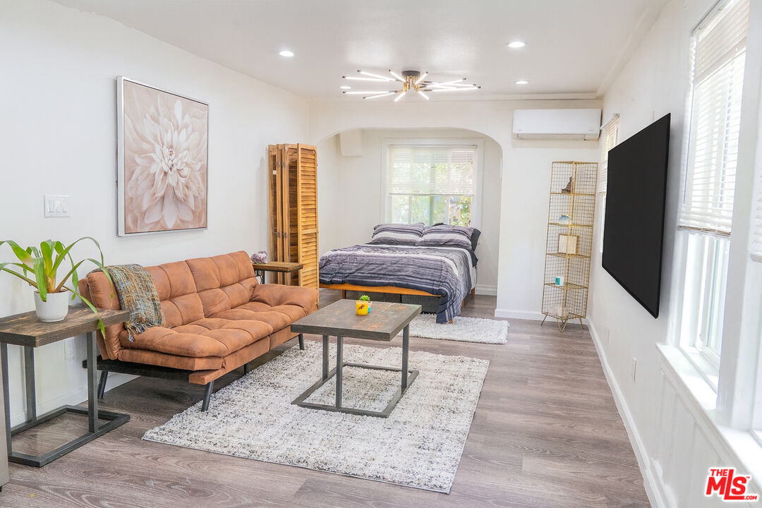 Los Angeles Condo: 348 Laveta Terrace