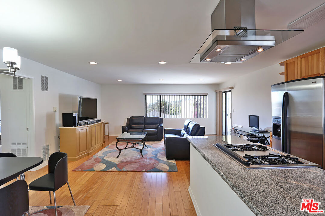 Los Angeles Condo: 1930 North Vermont Avenue