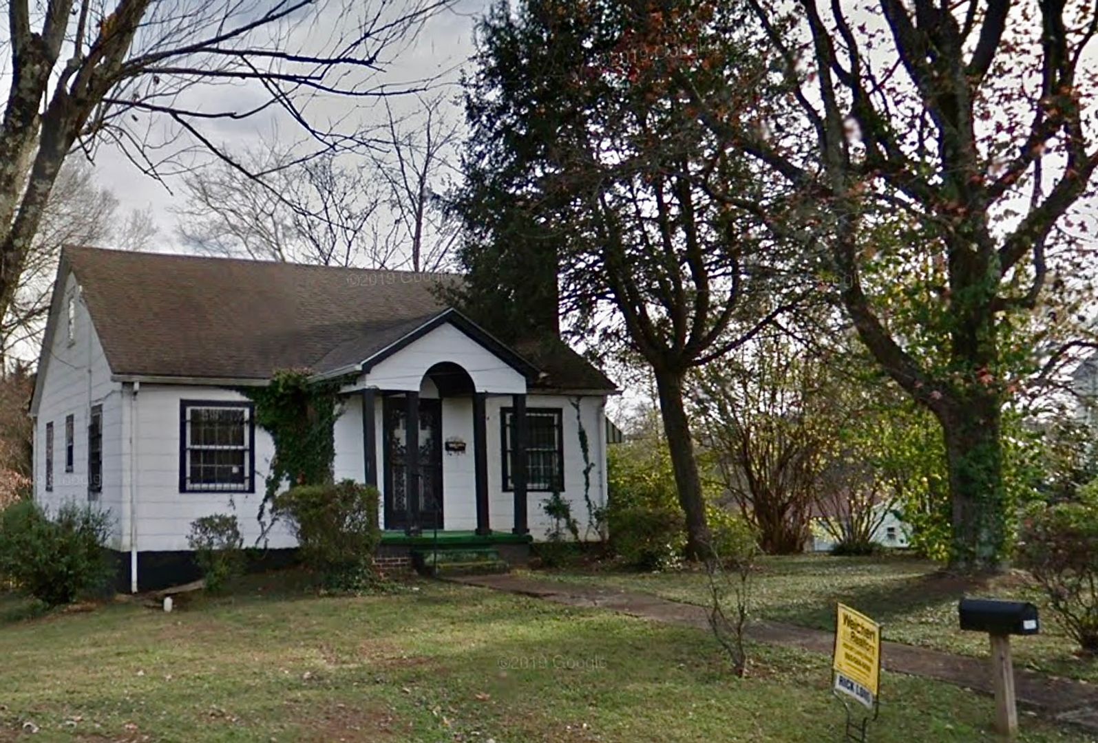 Knoxville House: 3502 Lansing Ave