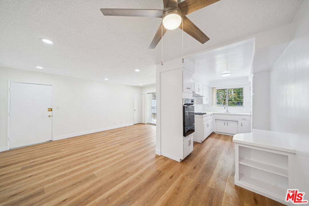 West Hollywood Condo: 842 Westbourne Drive