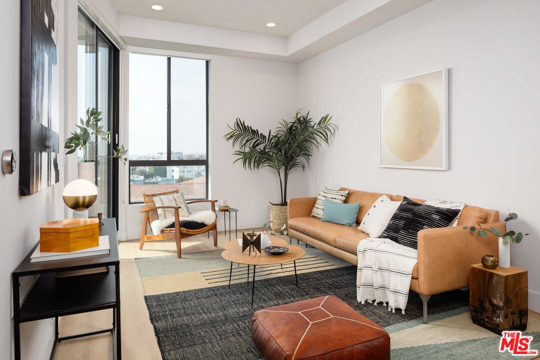 Culver City Condo: 3833 Dunn Drive