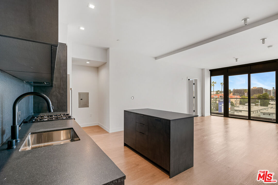 Los Angeles Condo: 10700 Tabor Street