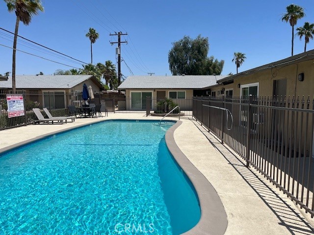 Palm Springs Condo: 686 East Cottonwood Road
