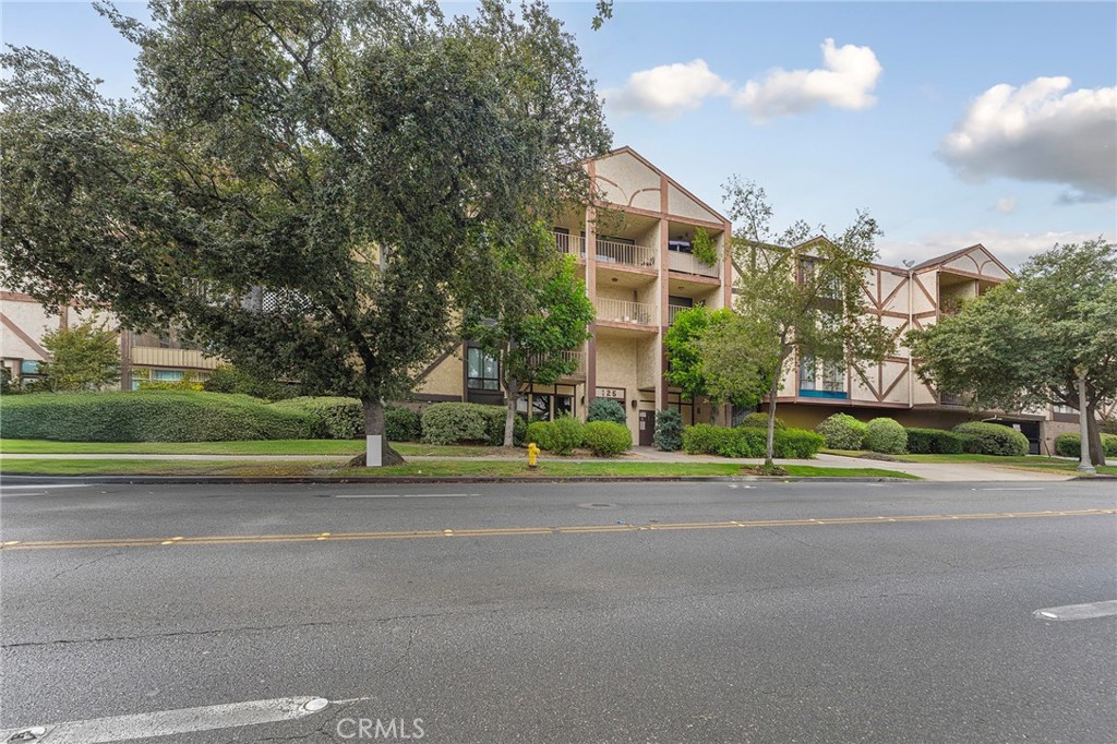 Pasadena Condo: 125 Allen Avenue