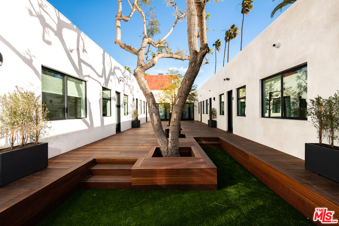 Venice Condo: 1325 Cabrillo Avenue