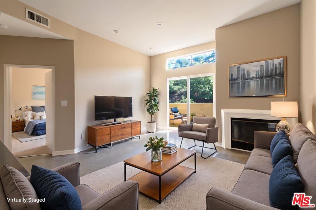 Los Angeles Condo: 6140 Monterey Road