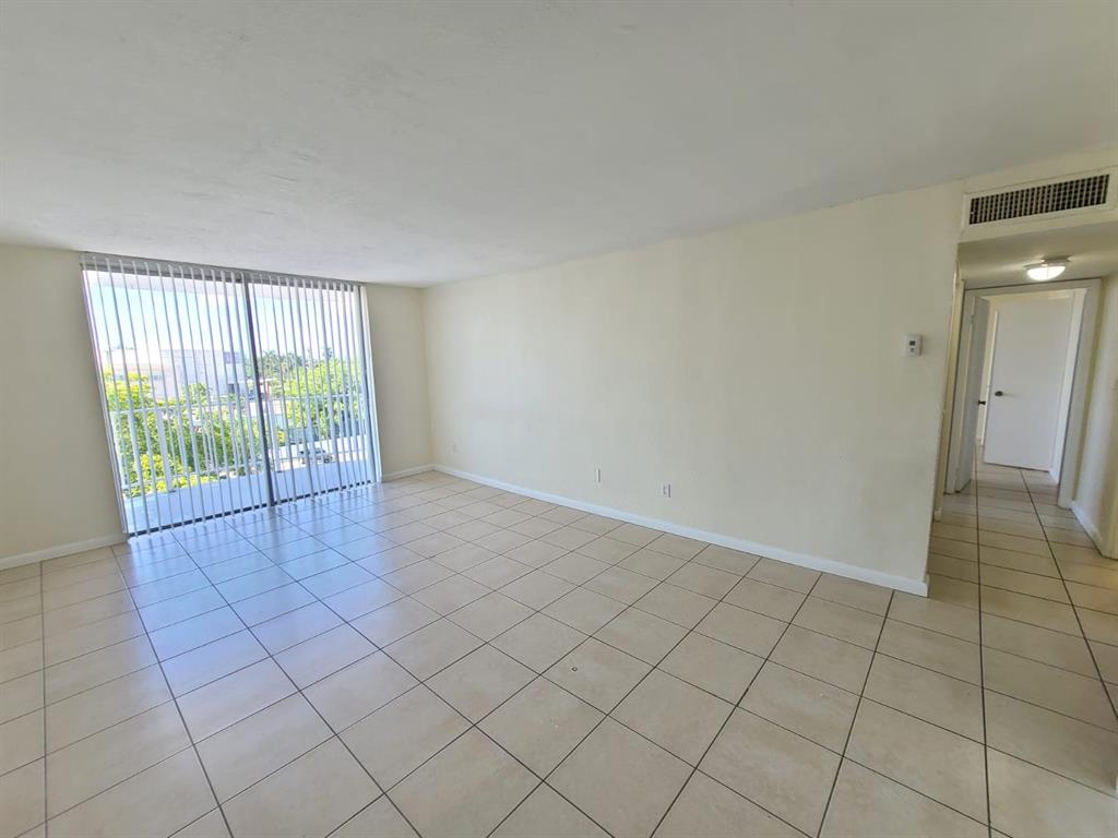 Miami Condo: 496 Northwest 165th Street