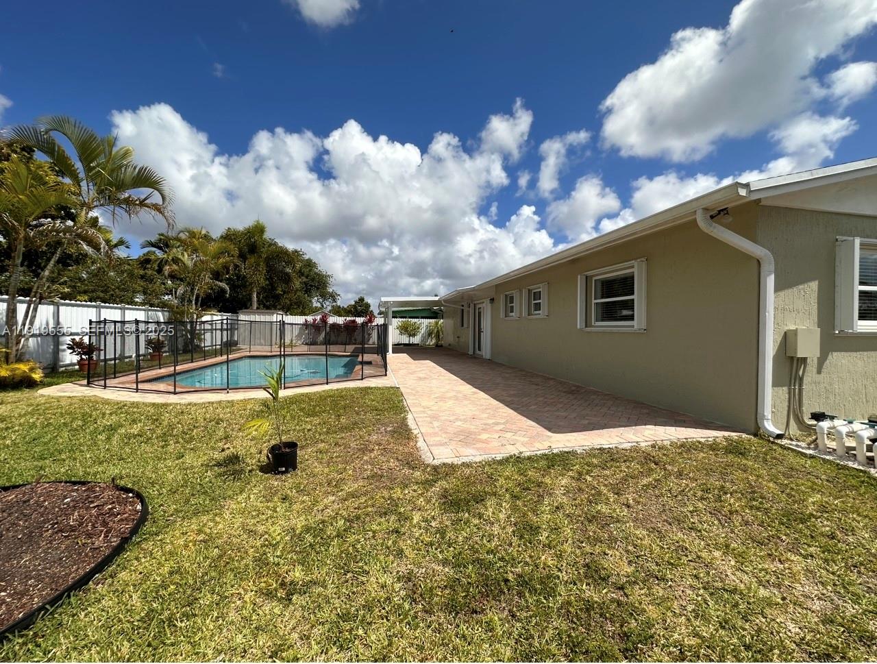 Miami Condo: 15432 Southwest 105th Avenue