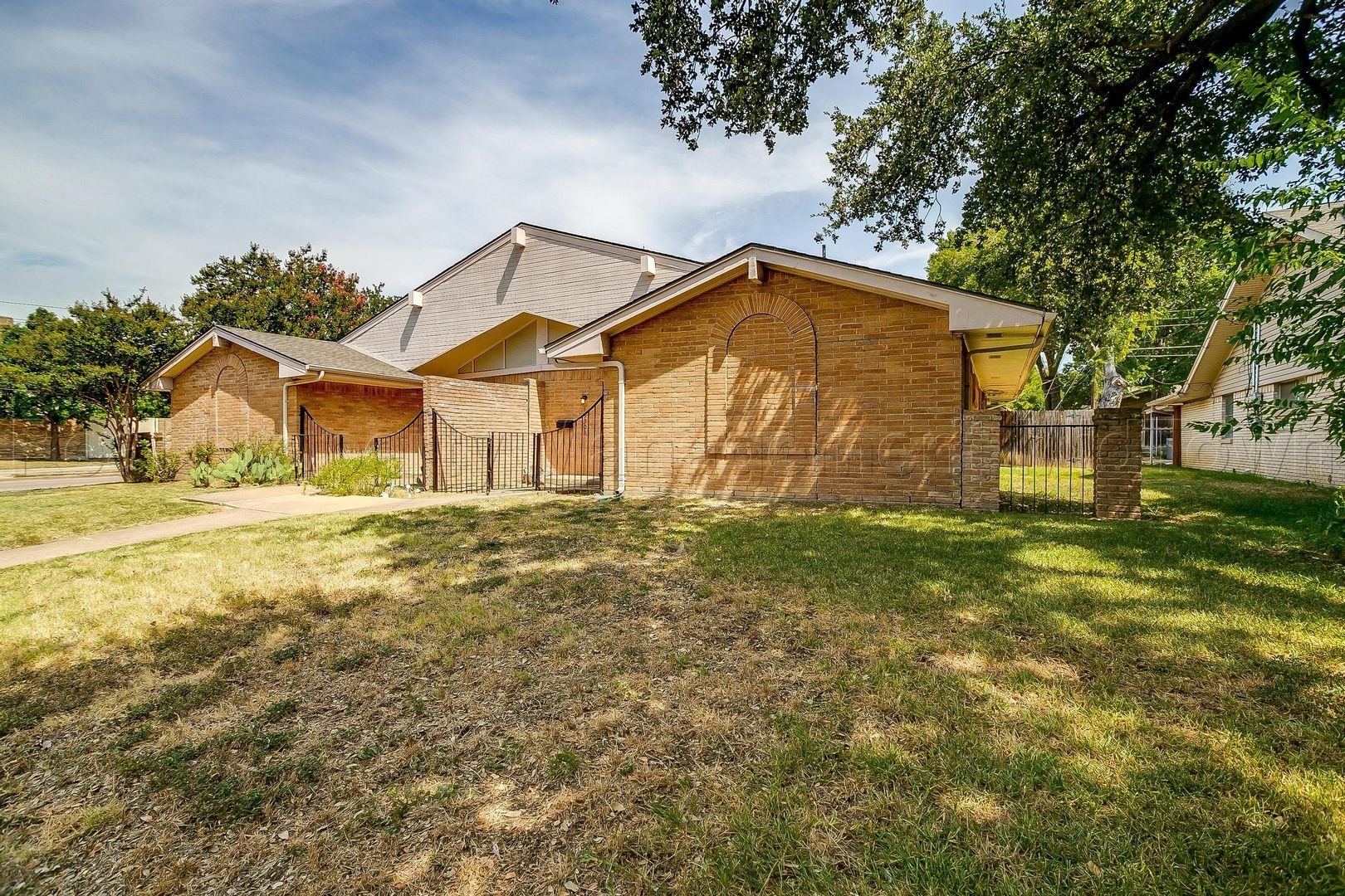Dallas House: 13305 Southview Ln