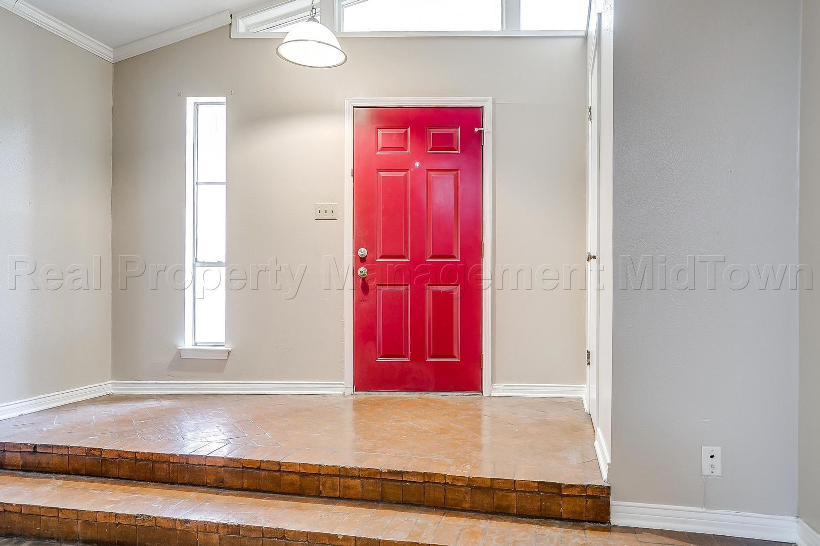 Dallas House: 13305 Southview Ln